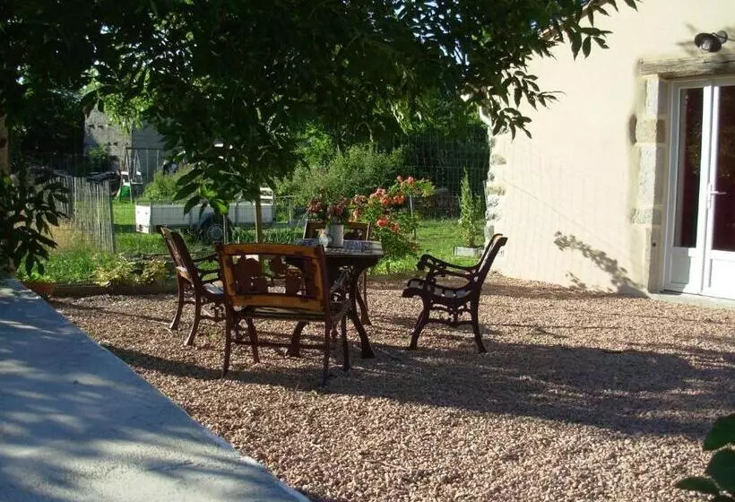 ベッドアンドブレックファースト Le Jardin Des Pierres Brunes