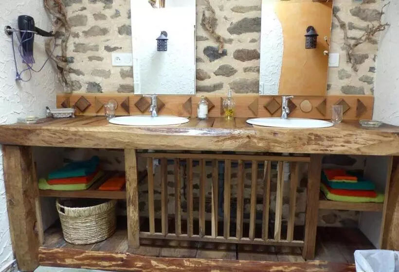 ベッドアンドブレックファースト Le Jardin Des Pierres Brunes