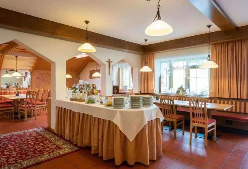 Hotelli Alpenfrieden