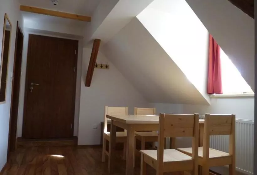 ホテル Penzion U Houšků