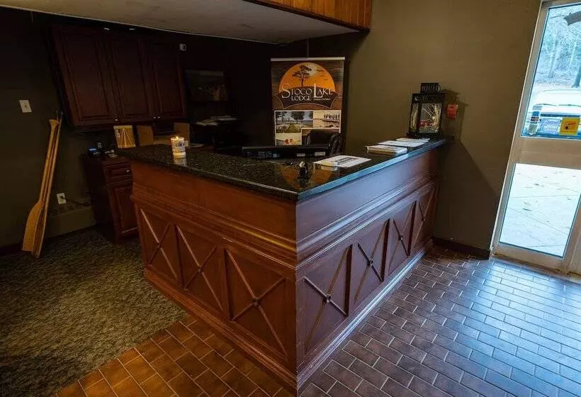 Hotelli Stoco Lake Lodge