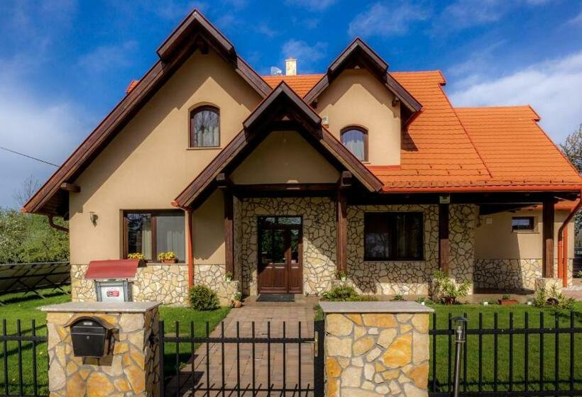 Пансион Bakonyi Mesekastély