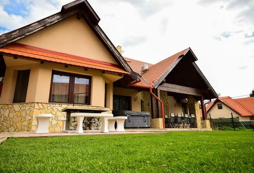 Пансион Bakonyi Mesekastély