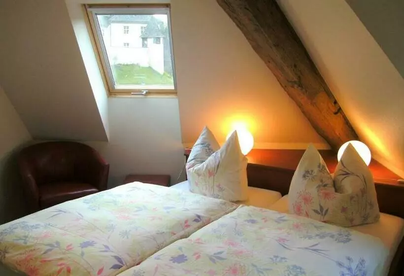 ユースホステル Gasthaus Zum Rössle