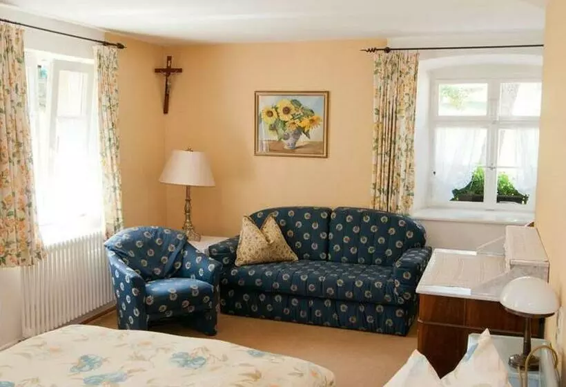 ユースホステル Gasthaus Zum Rössle