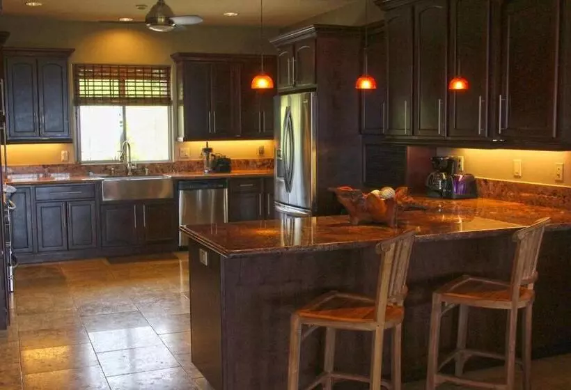 Retkeilymaja Mahana House Country Inn