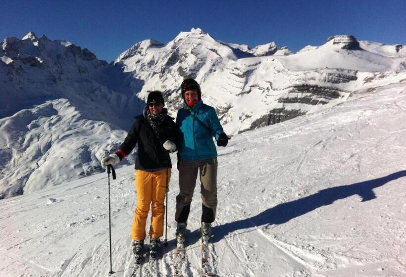 بنسيون Christall