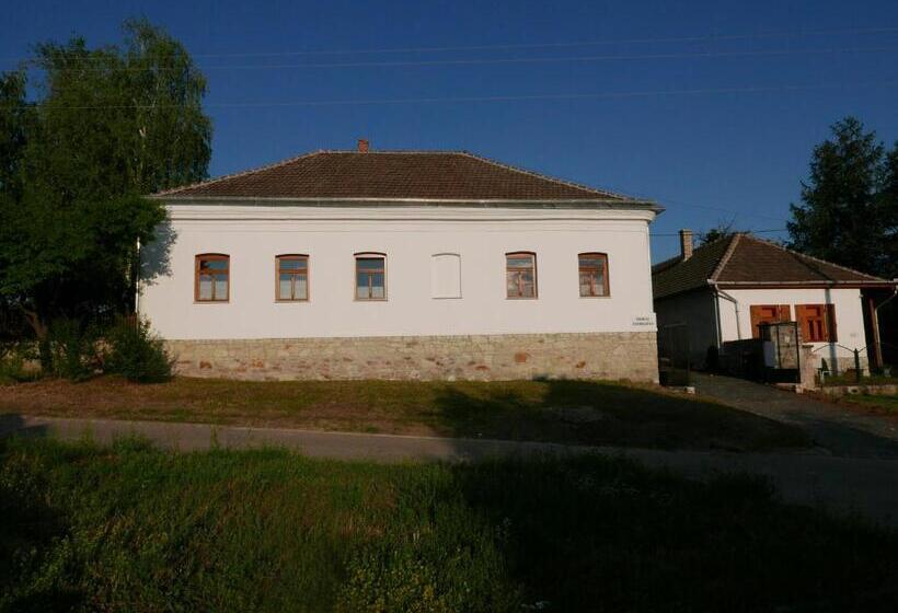 פנסיון úrágya Vendégház