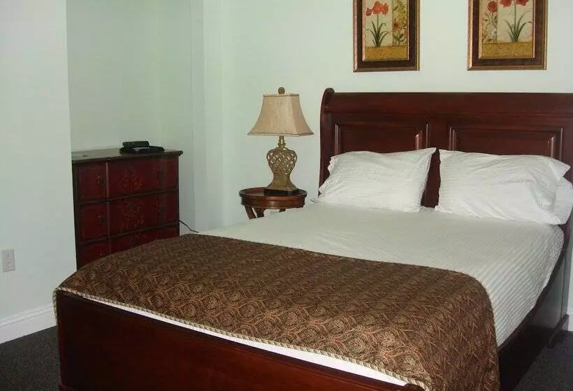 The City Hotel Bar & Grill