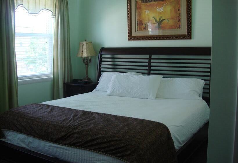 The City Hotel Bar & Grill