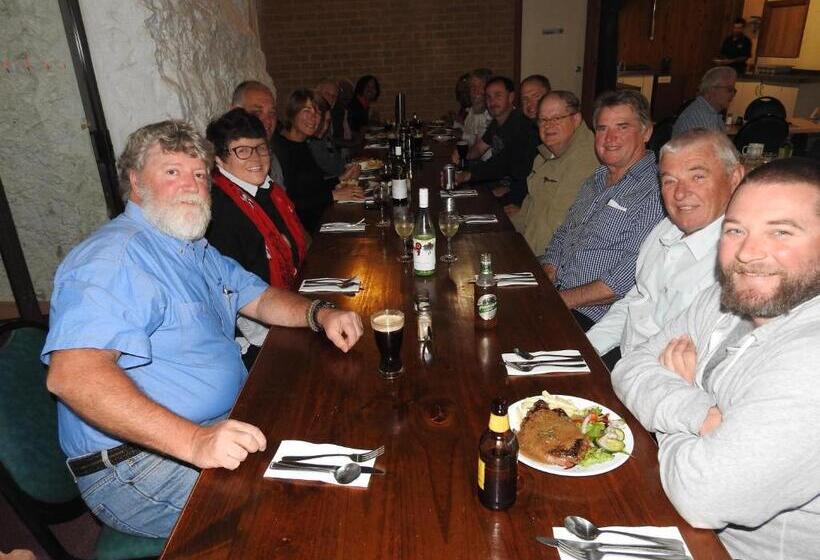 White Cliffs Underground Motel