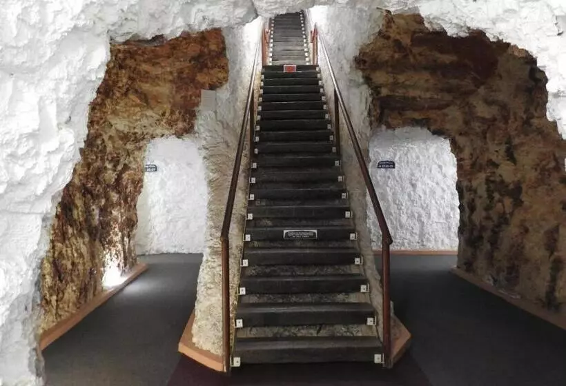 White Cliffs Underground Motel