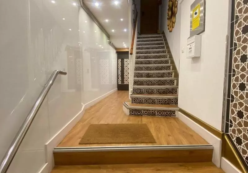 مسافرخانه Catedral Boutique