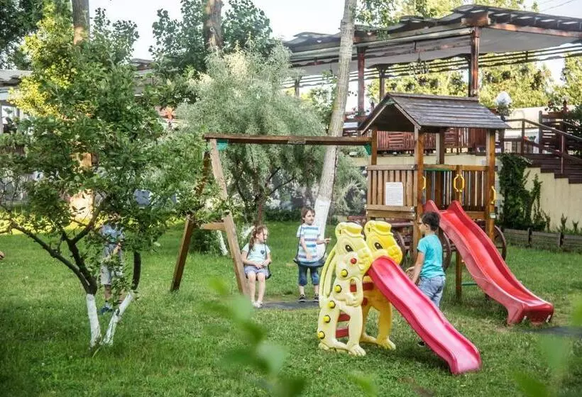 בית מלון כפרי Central