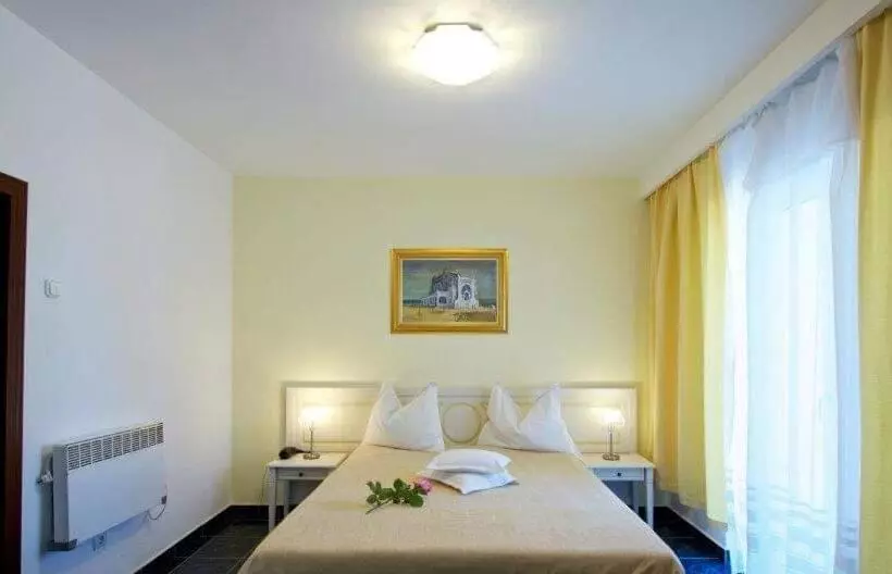 בית מלון כפרי Central