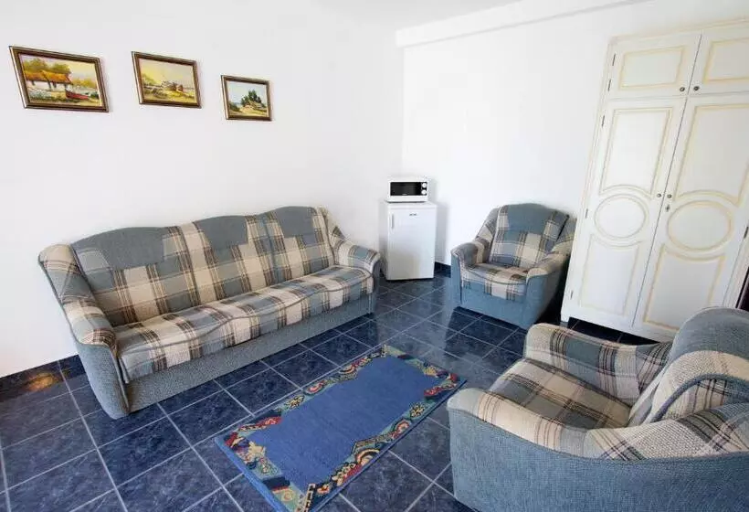 בית מלון כפרי Central