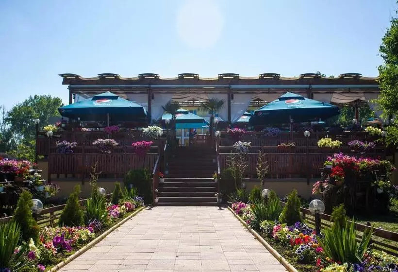 בית מלון כפרי Central