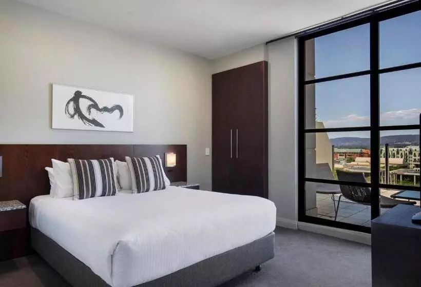 هتل Mantra Hindmarsh Square