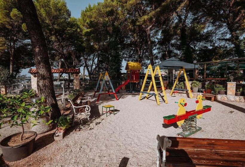 בית מלון כפרי Matilde Beach Resort