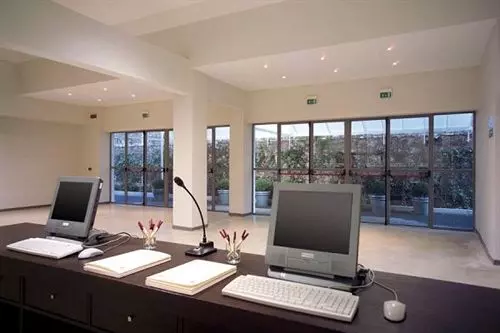 هتل The Church Village