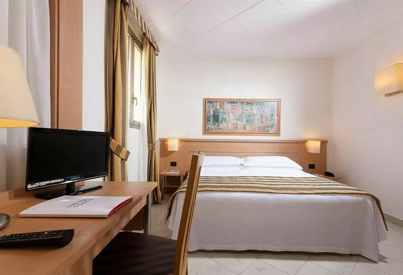 هتل The Church Village