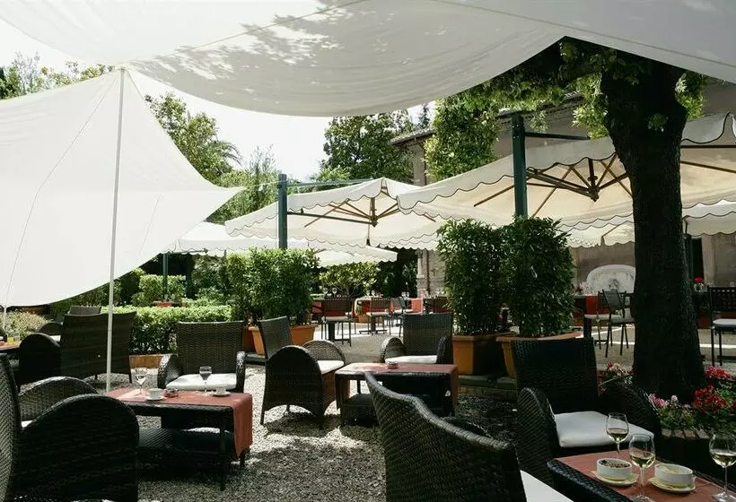 هتل The Church Village