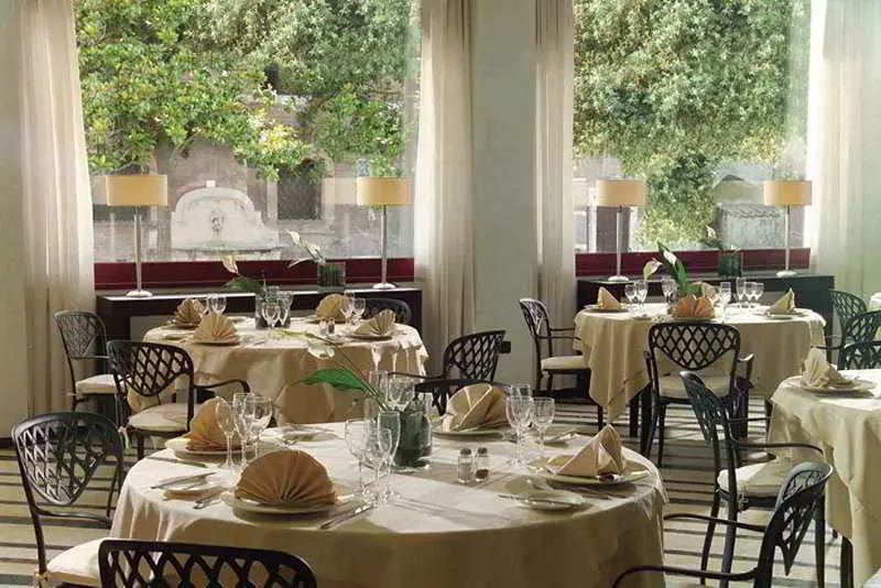 هتل The Church Village