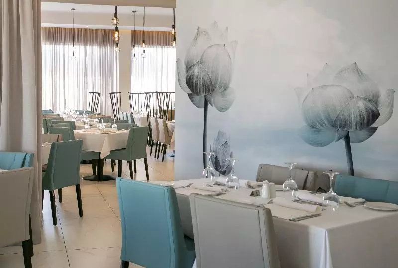 Vangelis Hotel & Suites