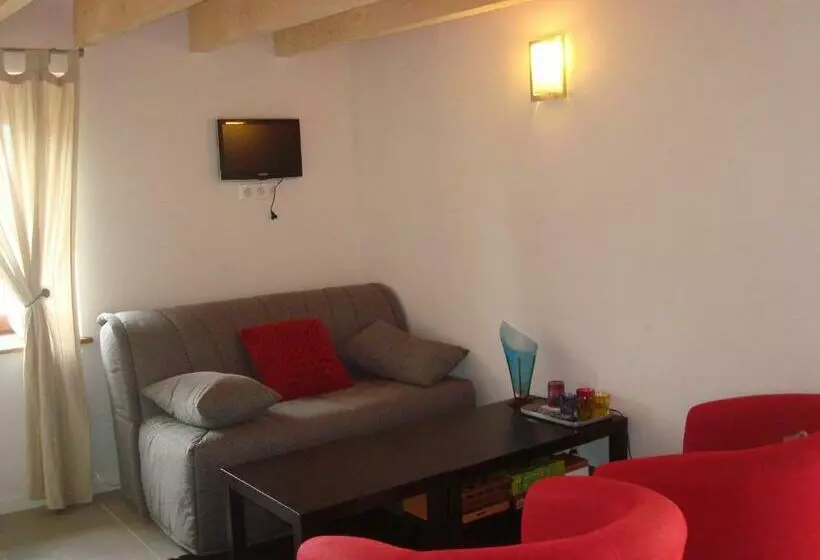 Aamiaismajoitus (B&B) Chambre D'hôtes Les Plaisances