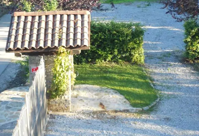 ホテル Agriturismo Schlin