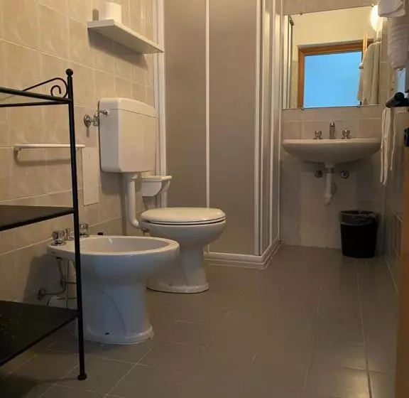 ホテル Chalet Della Luna Attenzione Lavori Di Ristrutturazione In Corso Impalcatura
