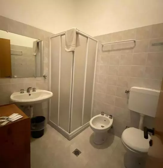 ホテル Chalet Della Luna Attenzione Lavori Di Ristrutturazione In Corso Impalcatura