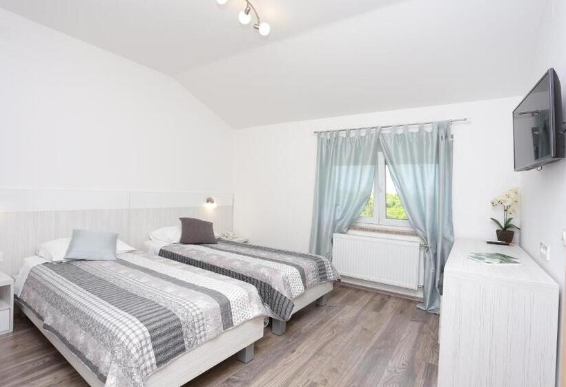 ペンション Rooms With A Parking Space Slunj, Plitvice   17485