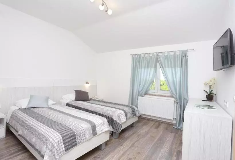 ペンション Rooms With A Parking Space Slunj, Plitvice   17485