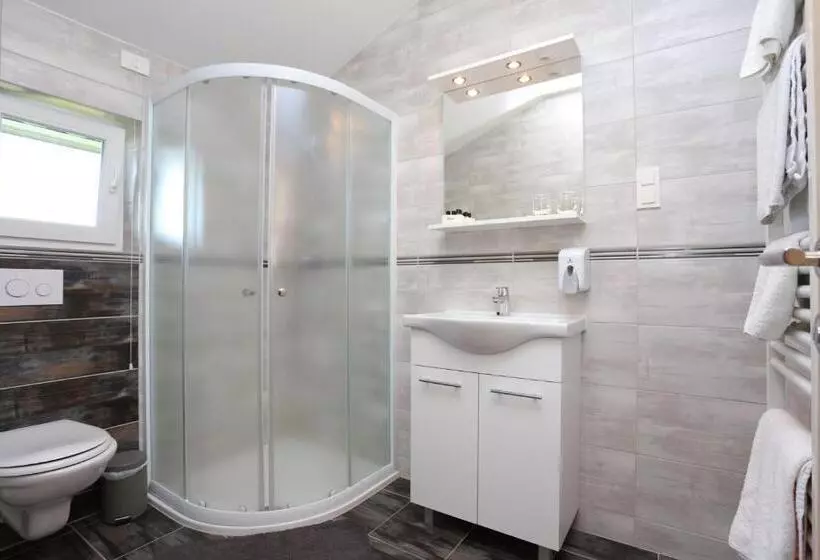 ペンション Rooms With A Parking Space Slunj, Plitvice   17485