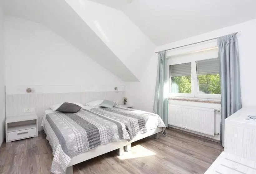 ペンション Rooms With A Parking Space Slunj, Plitvice   17485