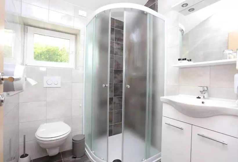 ペンション Rooms With A Parking Space Slunj, Plitvice   17485