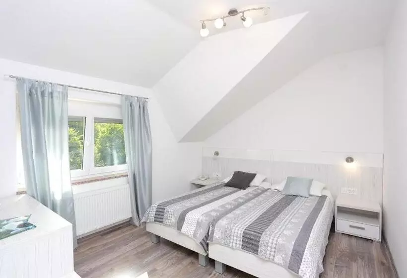 ペンション Rooms With A Parking Space Slunj, Plitvice   17485