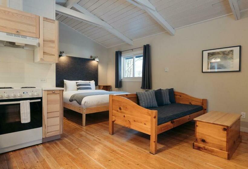 Resort Sunwolf Riverside Cabins