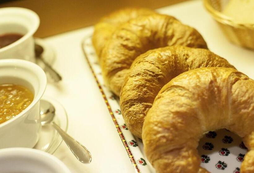 مبيت وإفطار Garni Albona