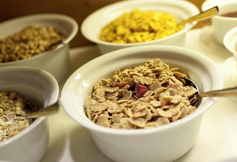 مبيت وإفطار Garni Albona