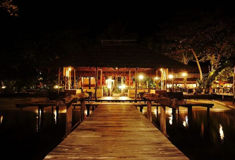 צימר Raja Ampat Dive Lodge