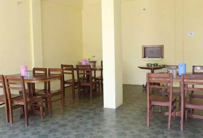 ホテル Gaurav Resort
