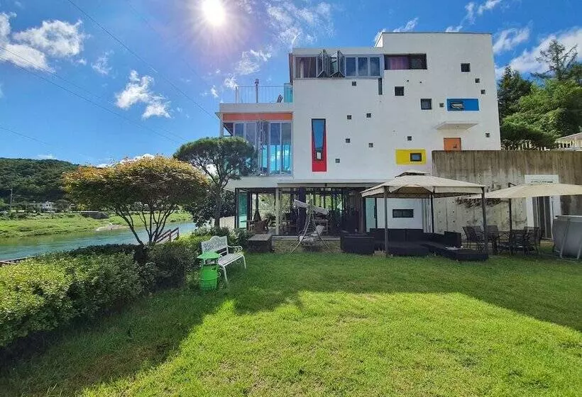 Noilriver Pension