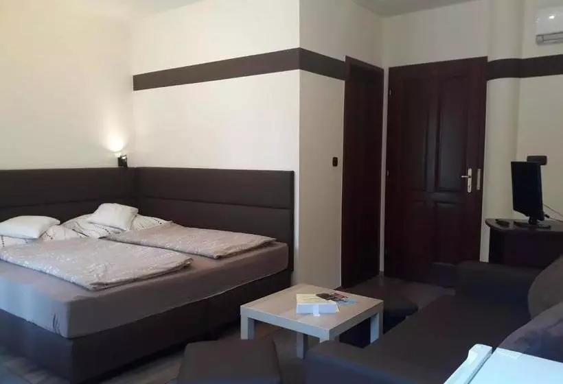 ペンション Decsi Vendégház