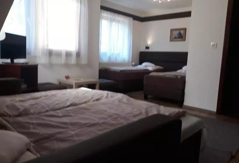 ペンション Decsi Vendégház