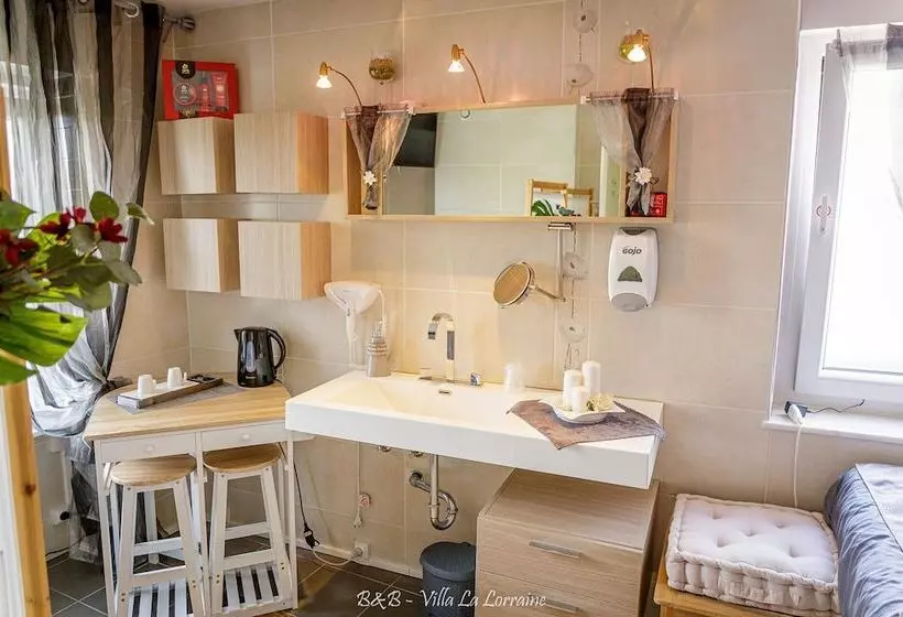 Aamiaismajoitus (B&B) Chambres D Hôtes Villa La Lorraine
