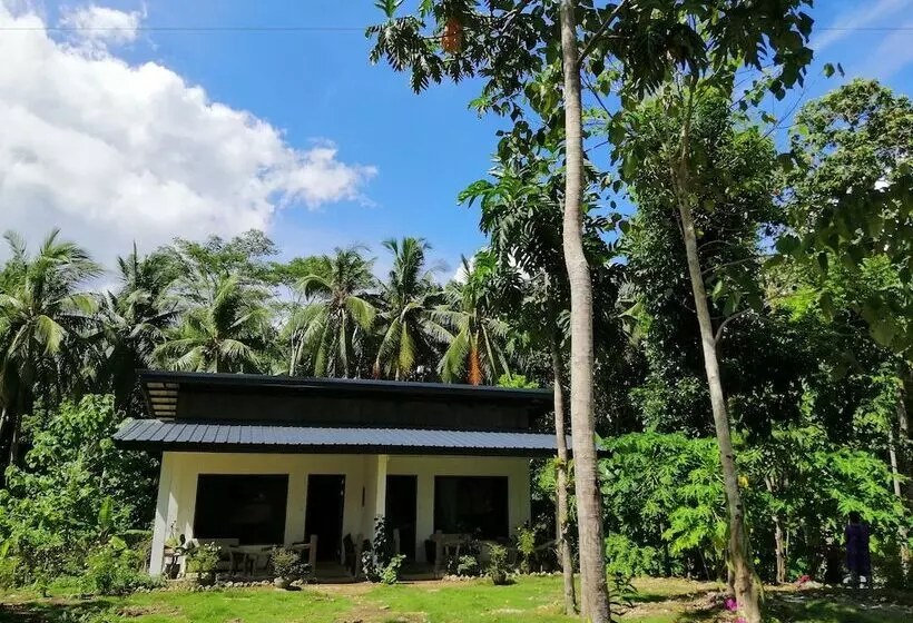 Hotelli Andnindot Garden Resort