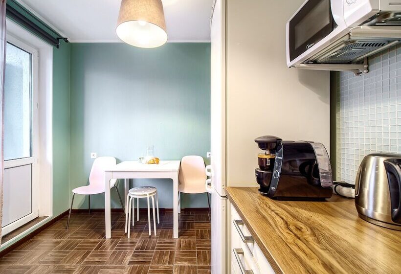 ホテル Kvartalapartments On Volzhskaya Naberezhnaya, 19