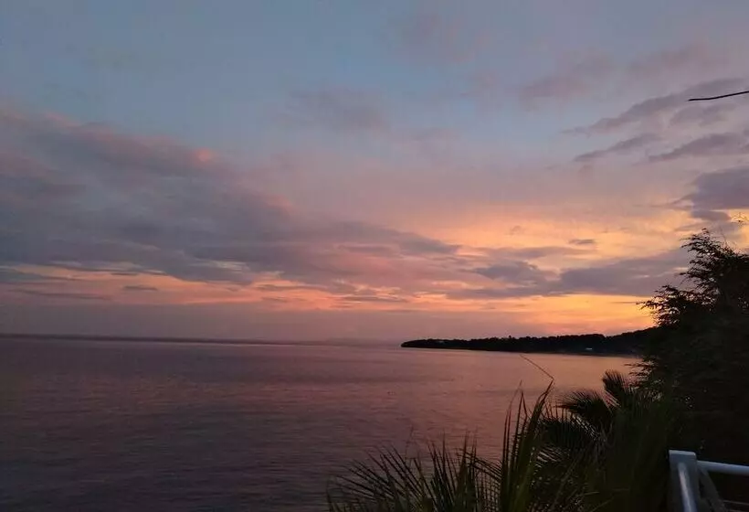 Hotelli La Bella Beach House Cebu